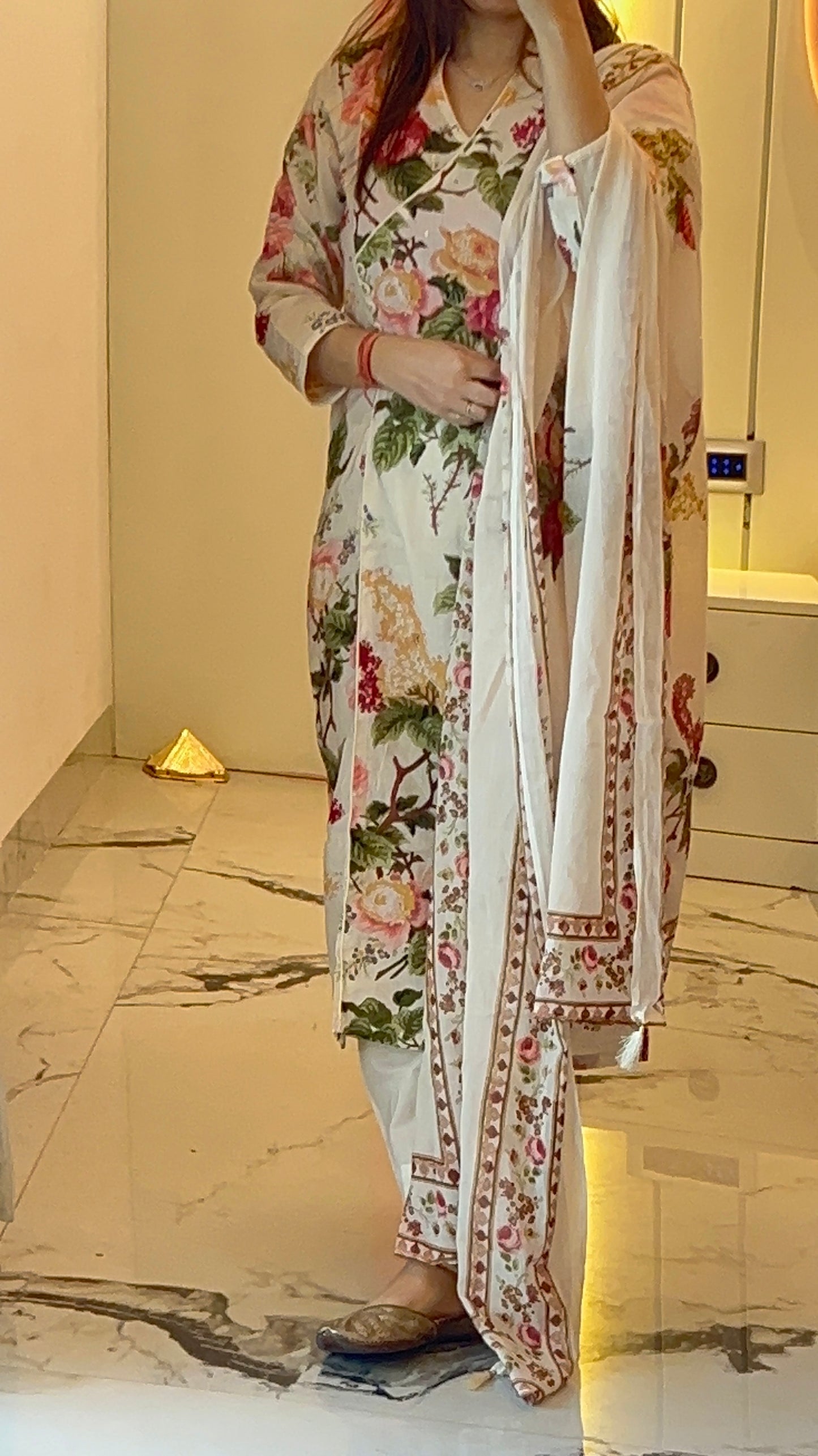 Women’s Off-White Cotton Kurta Set with Dupatta (38 to 52) | VGANG