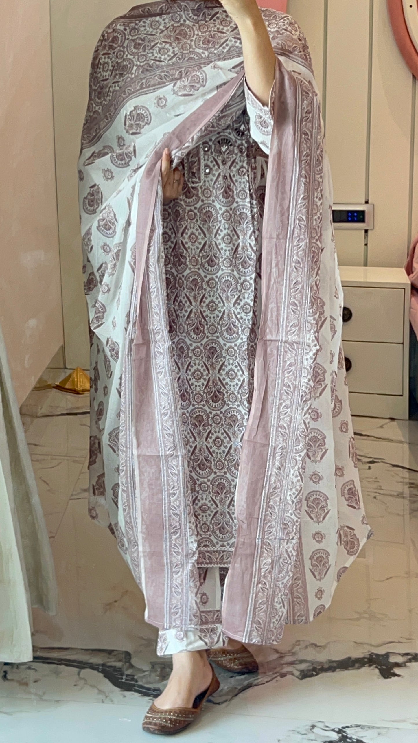 Off white Straight kurta set with dupatta