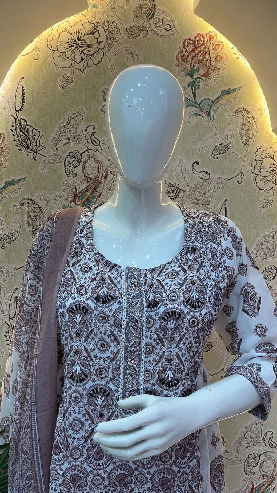 Off white Straight kurta set with dupatta