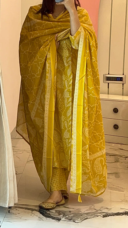 Pure Premium Yellow Cotton kurta set with Dupatta (38 to 52)